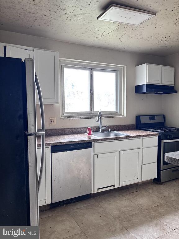 5203 DEAL DRIVE
