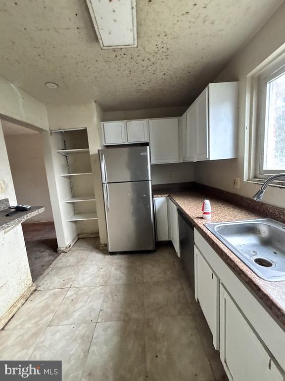 5203 DEAL DRIVE