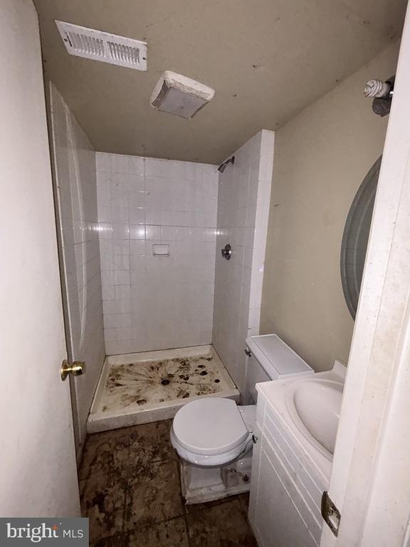 5203 DEAL DRIVE