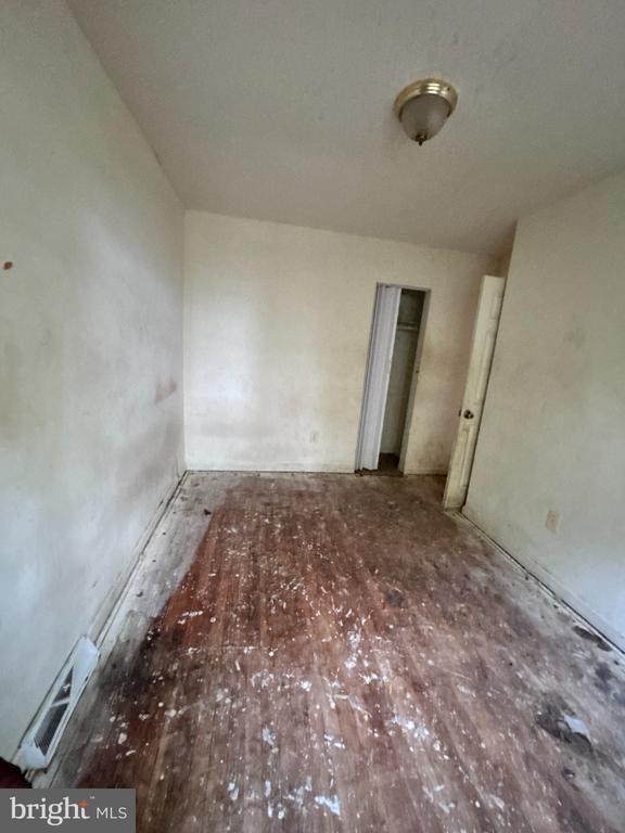 5203 DEAL DRIVE