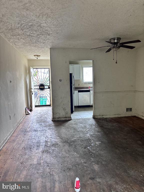 5203 DEAL DRIVE