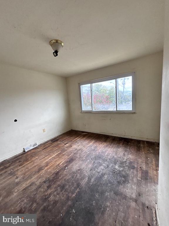 5203 DEAL DRIVE