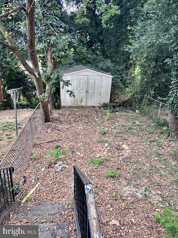 5203 DEAL DRIVE