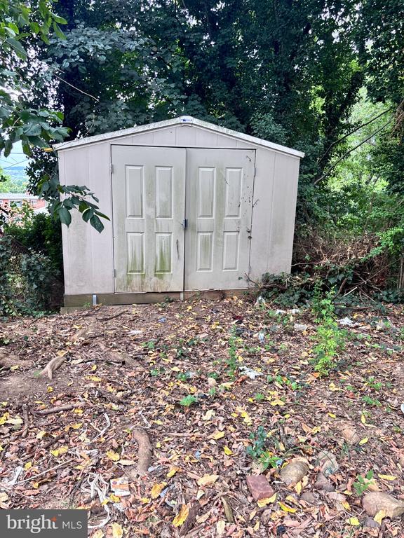 5203 DEAL DRIVE