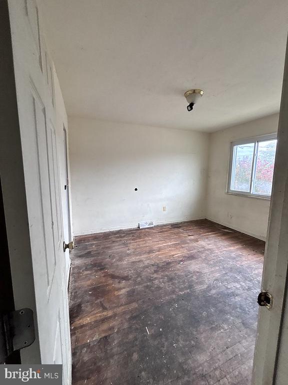 5203 DEAL DRIVE