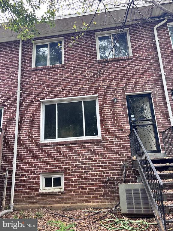 5203 DEAL DRIVE