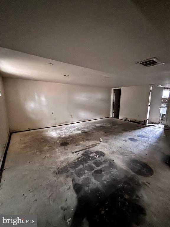 5203 DEAL DRIVE