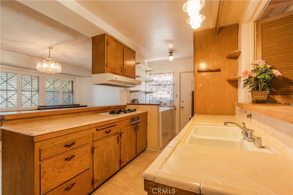 10024 Norwich Avenue