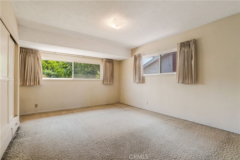 10024 Norwich Avenue