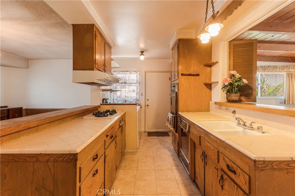 10024 Norwich Avenue