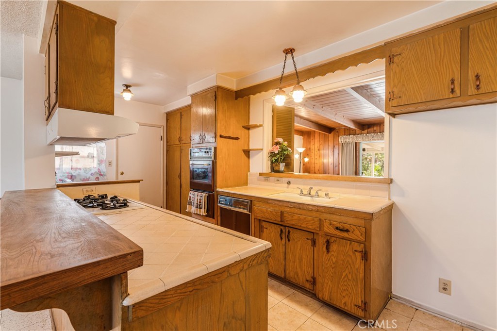 10024 Norwich Avenue