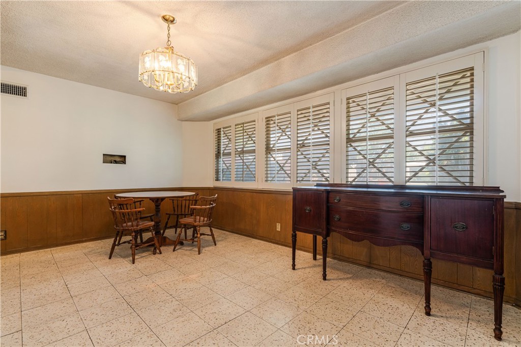 10024 Norwich Avenue