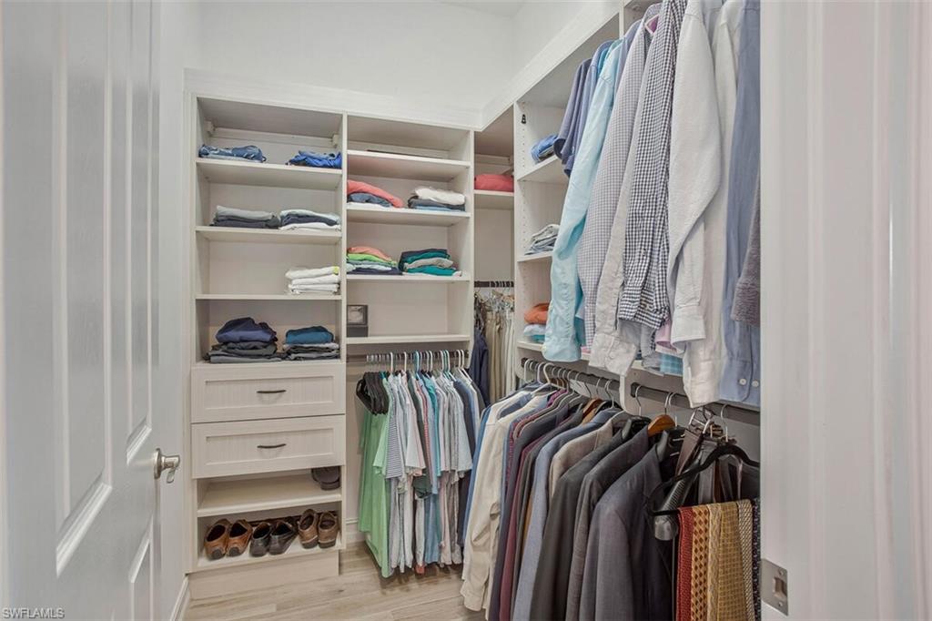 1422 Mockingbird DR, NAPLES