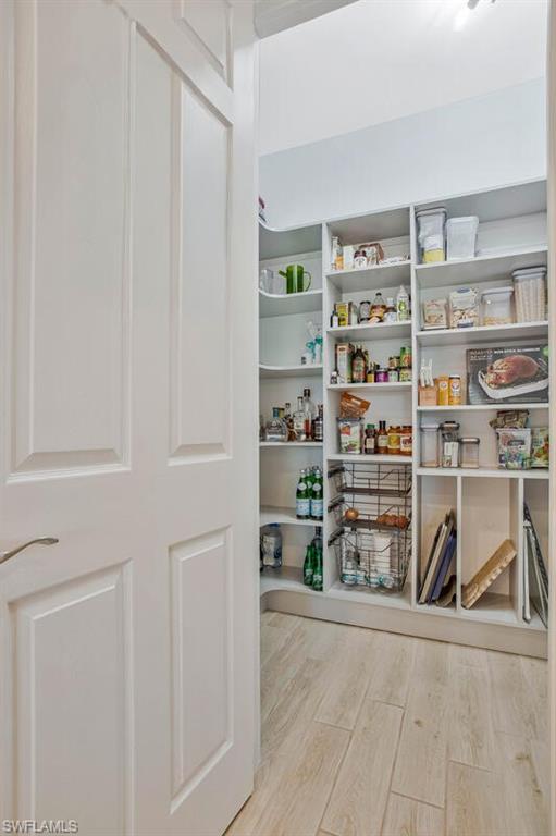 1422 Mockingbird DR, NAPLES