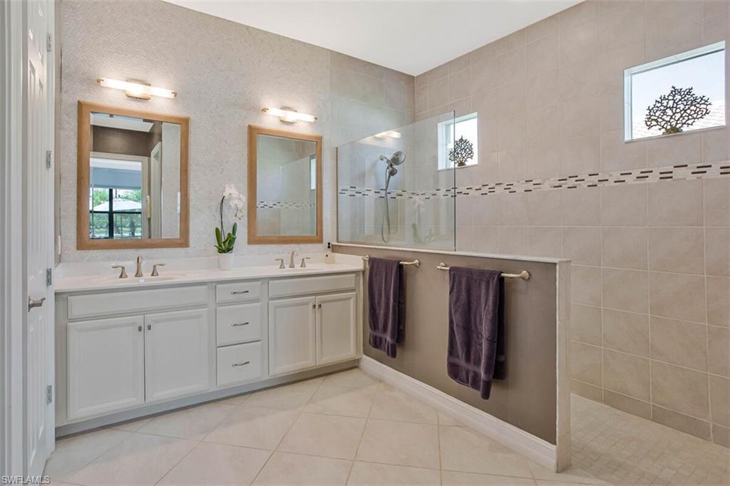 1422 Mockingbird DR, NAPLES