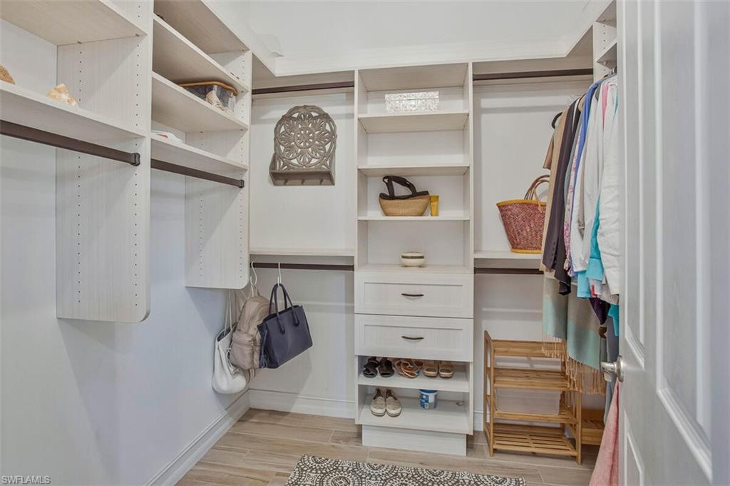 1422 Mockingbird DR, NAPLES