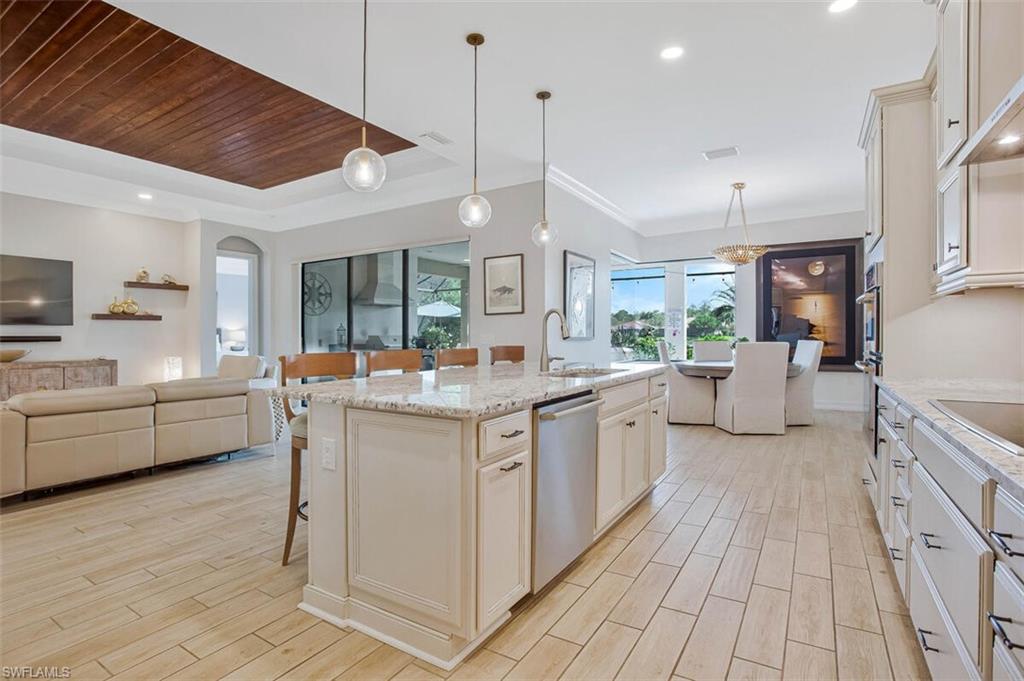 1422 Mockingbird DR, NAPLES