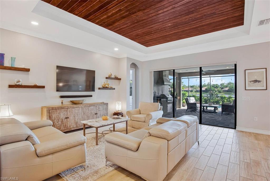 1422 Mockingbird DR, NAPLES