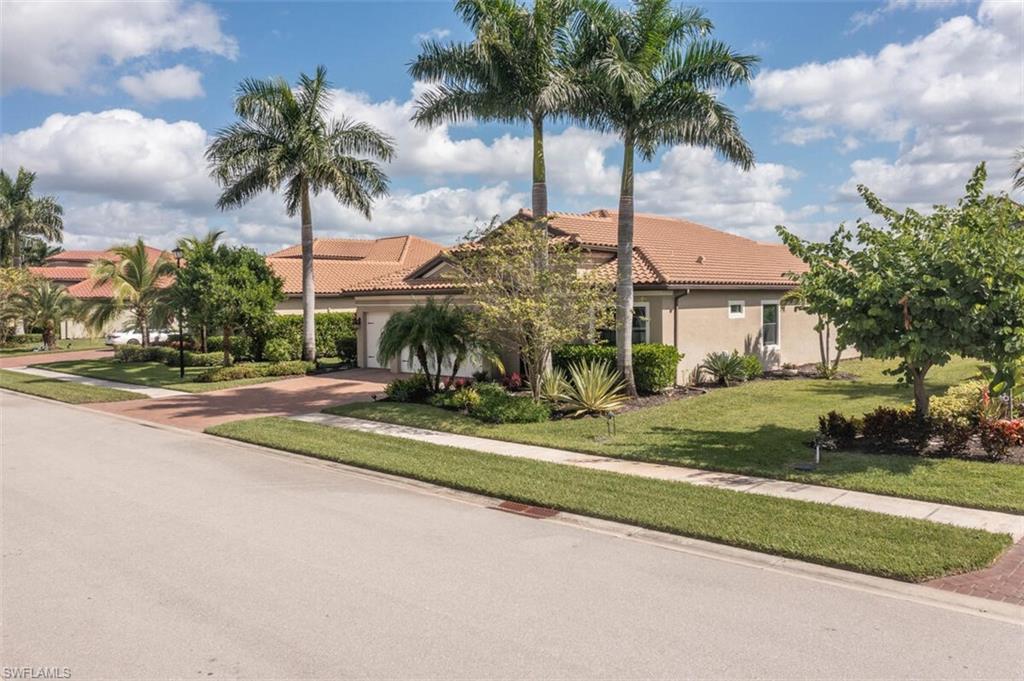 1422 Mockingbird DR, NAPLES