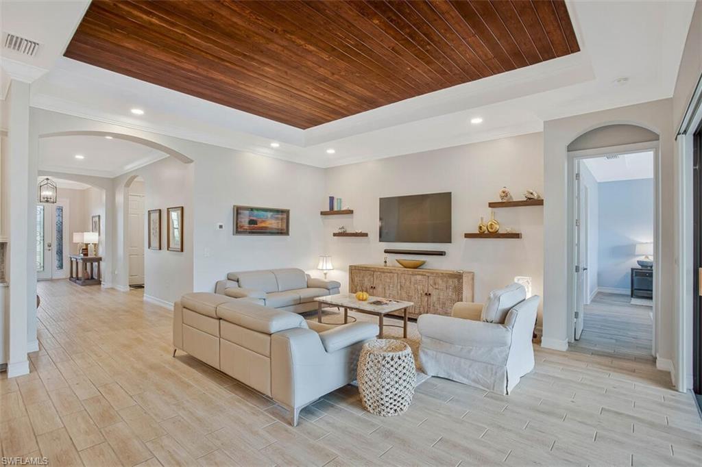 1422 Mockingbird DR, NAPLES