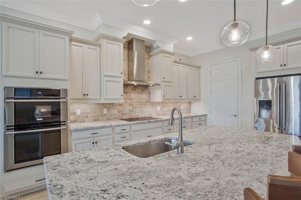 1422 Mockingbird DR, NAPLES