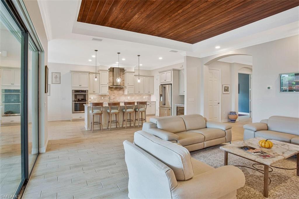 1422 Mockingbird DR, NAPLES