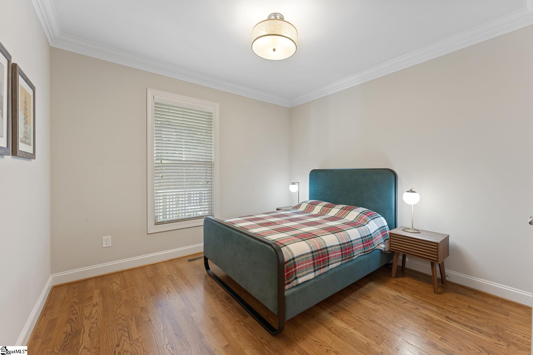 20 E Montclair Avenue