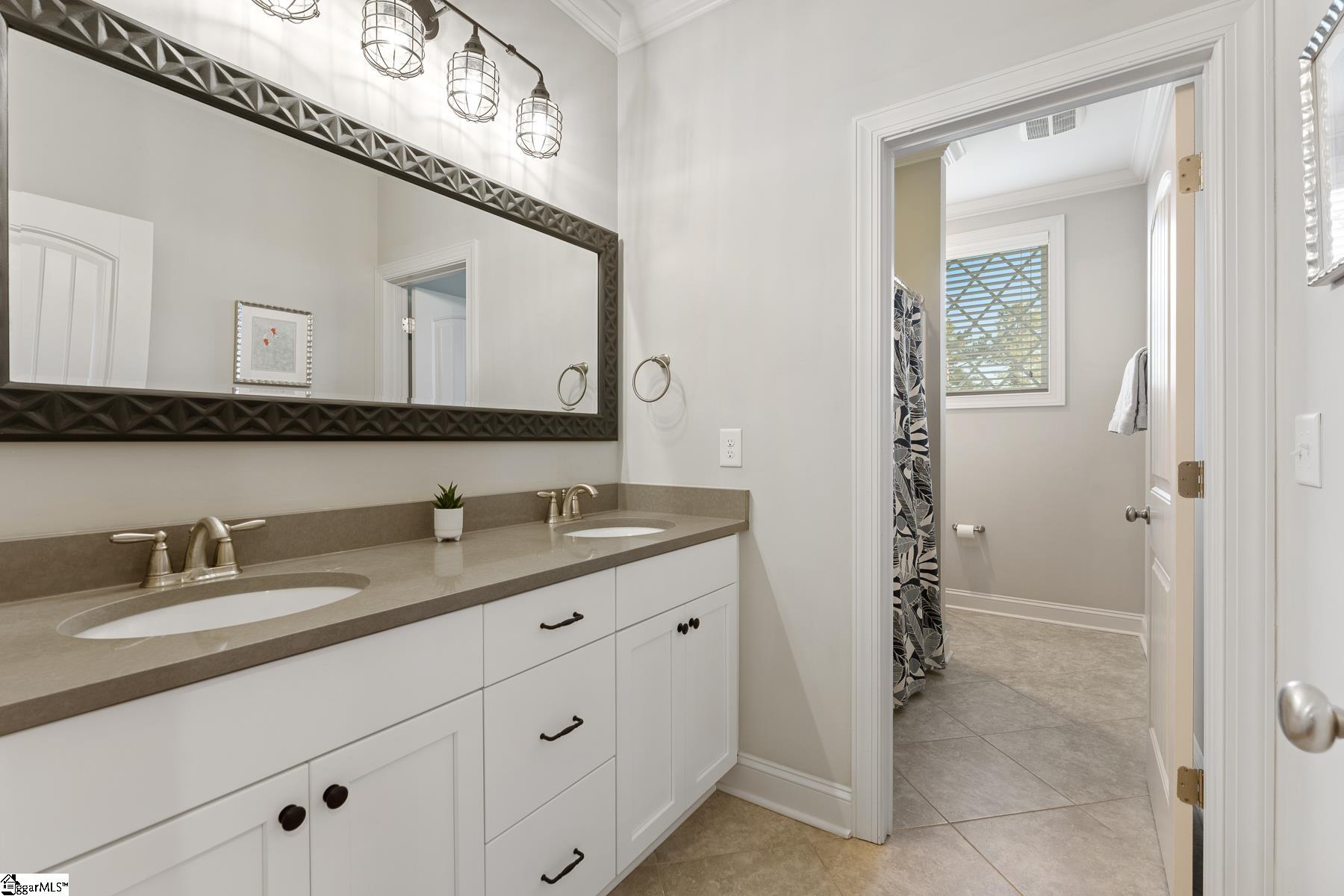 20 E Montclair Avenue