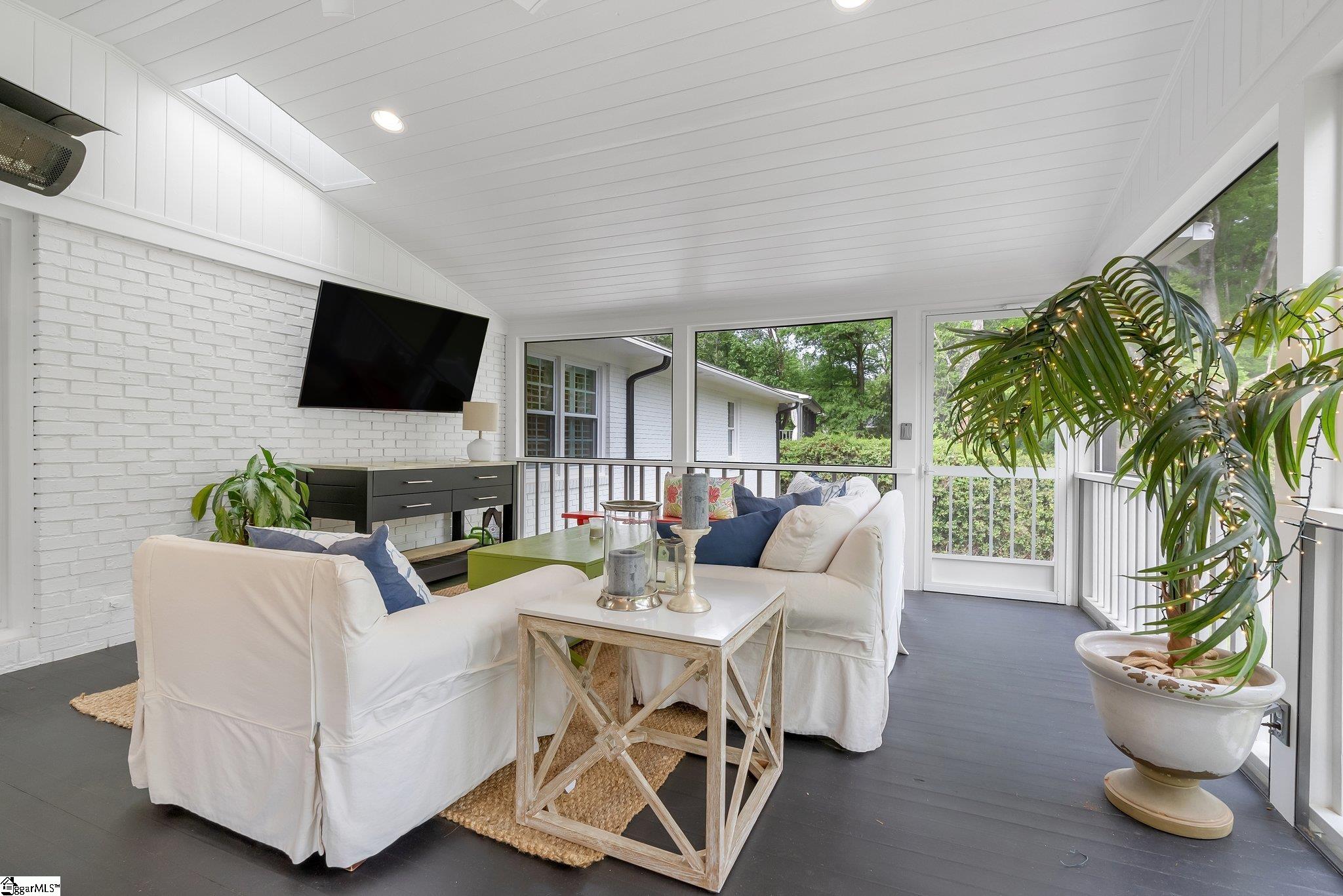 143 W Seven Oaks Drive