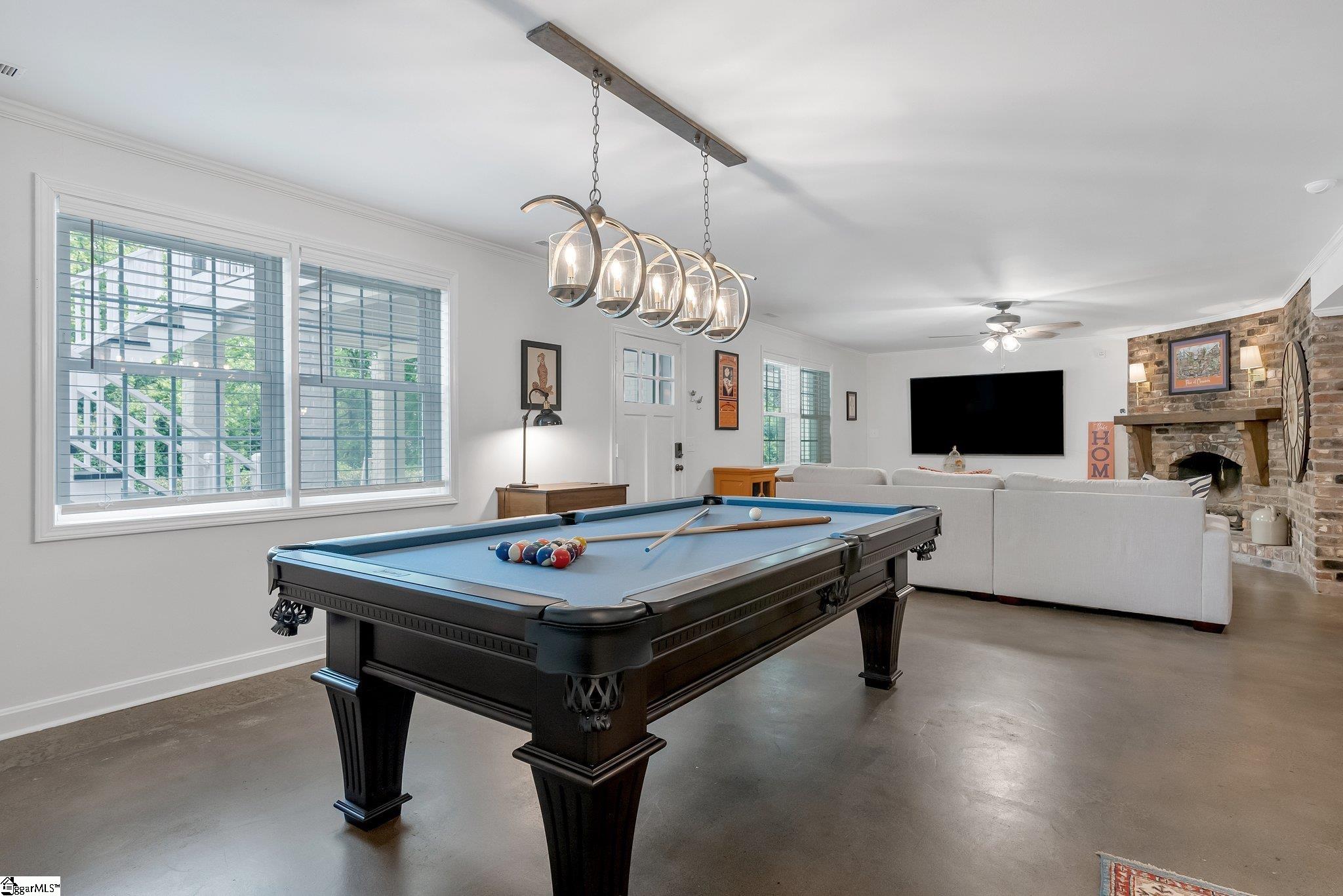 143 W Seven Oaks Drive