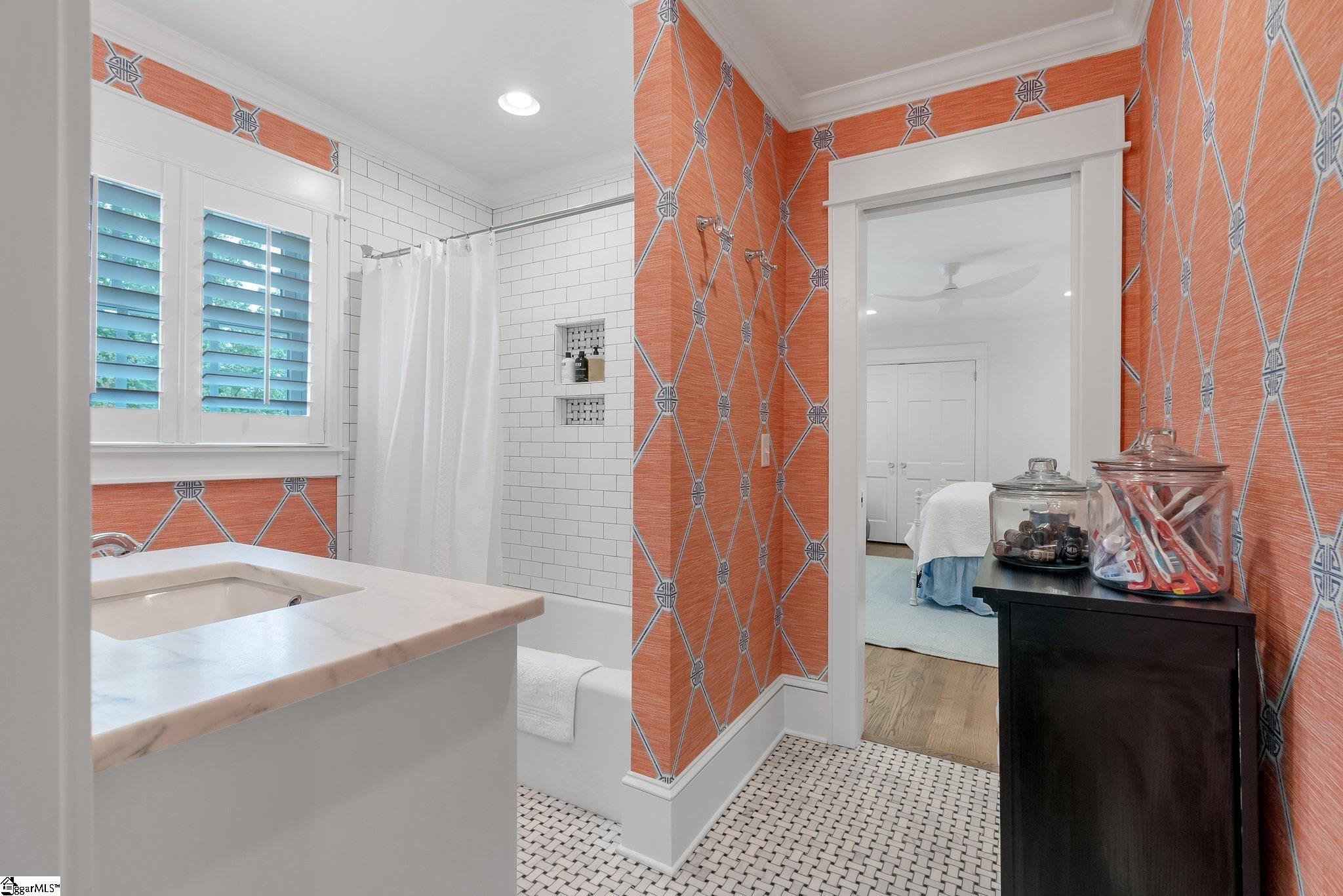 143 W Seven Oaks Drive