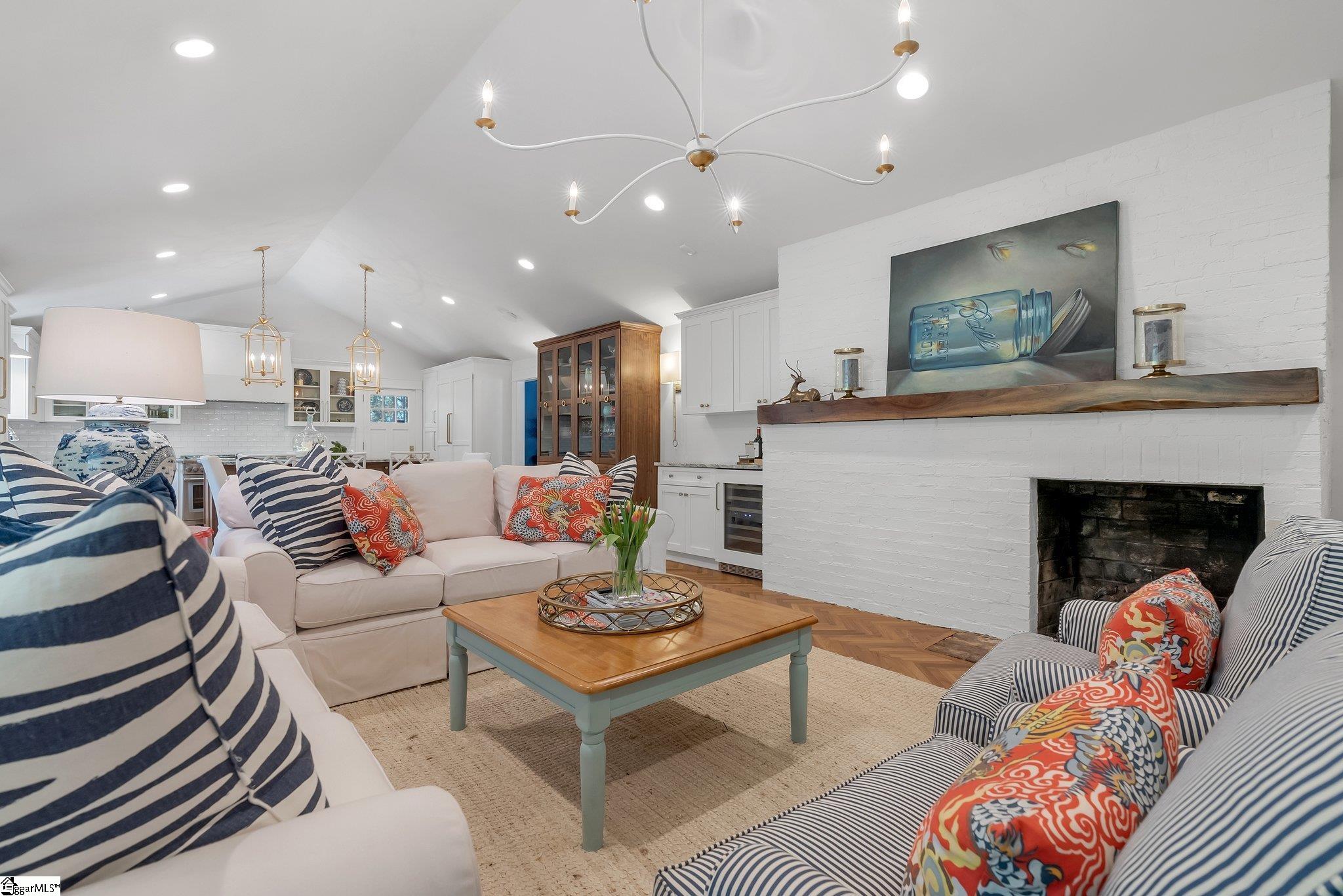 143 W Seven Oaks Drive