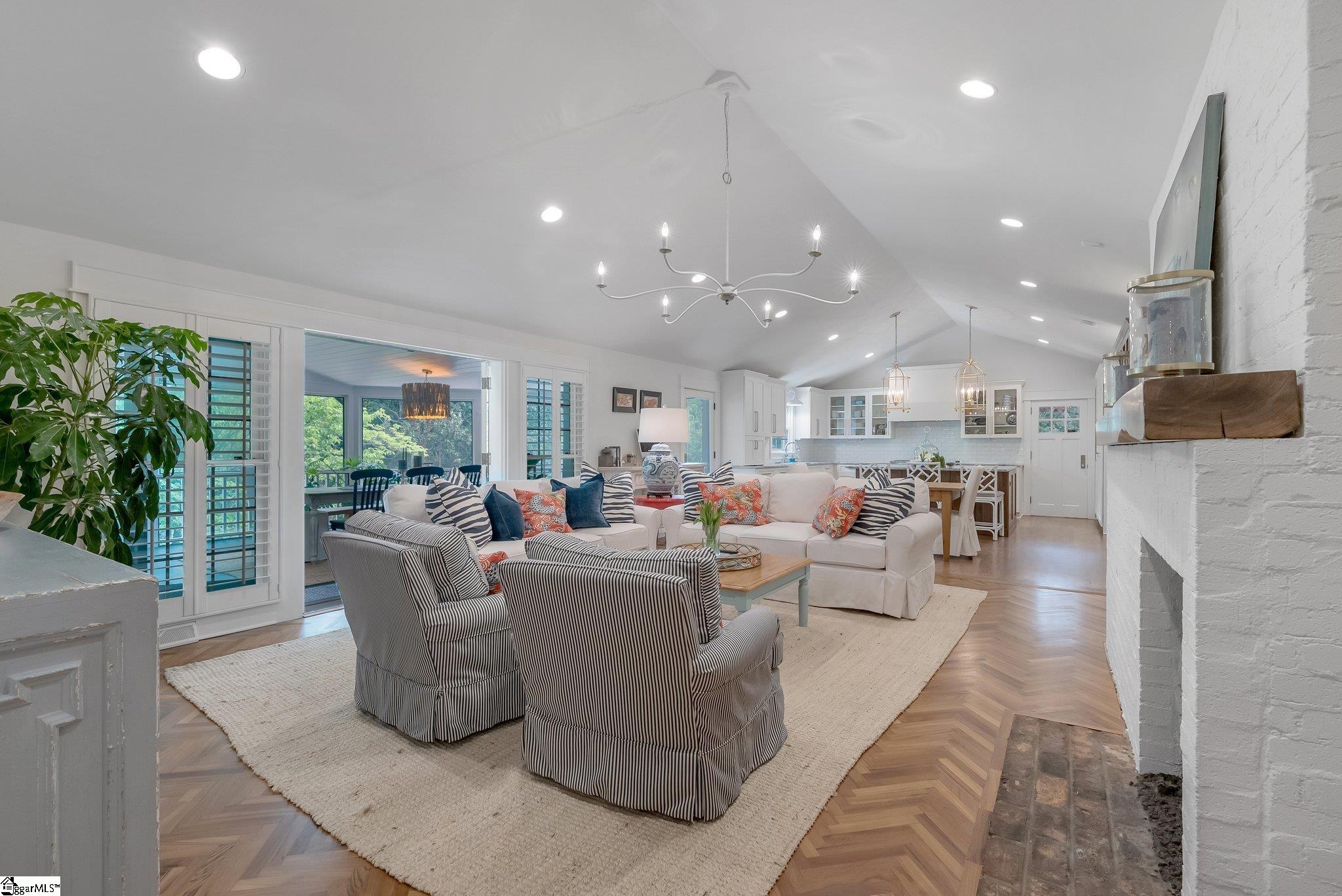 143 W Seven Oaks Drive
