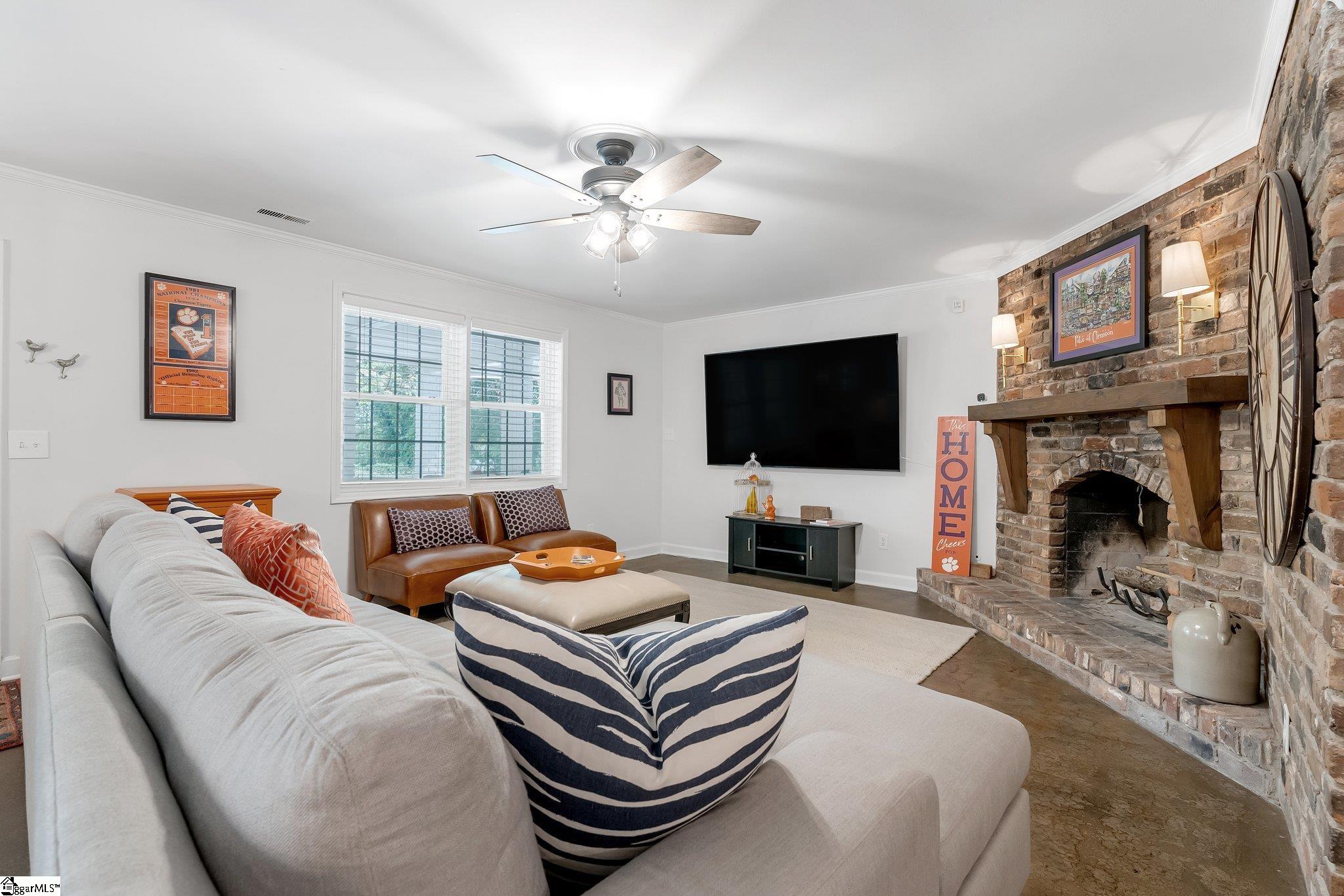 143 W Seven Oaks Drive
