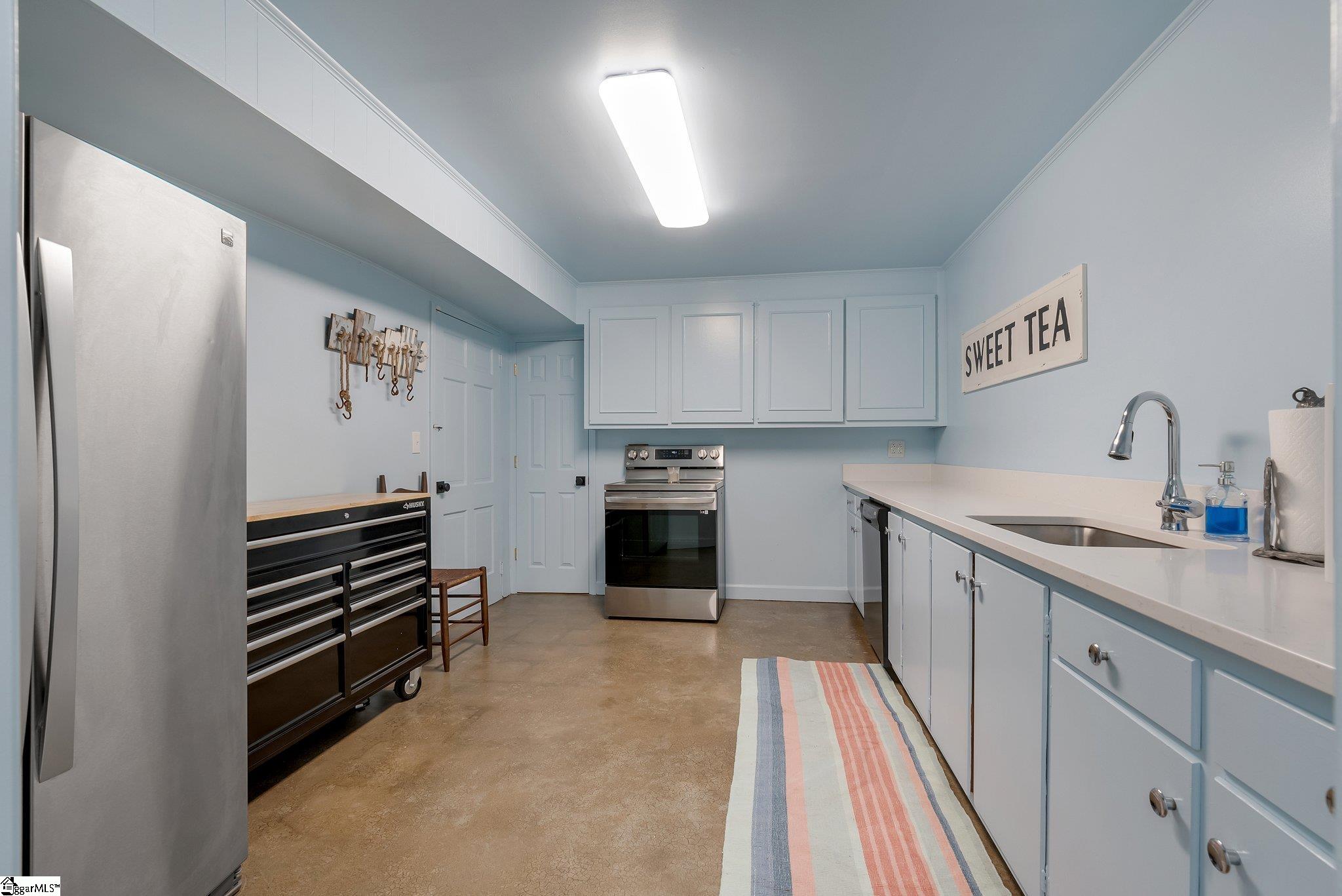 143 W Seven Oaks Drive