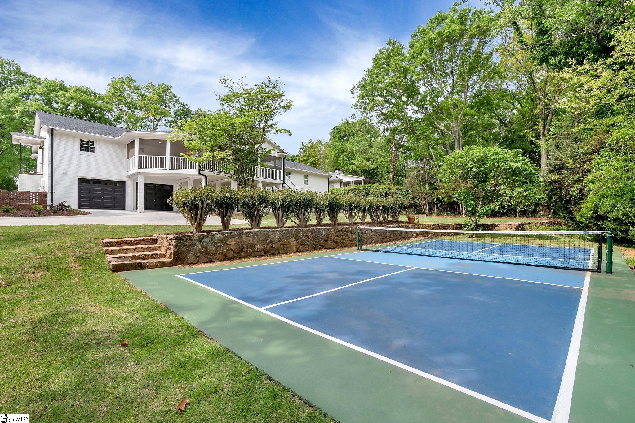 143 W Seven Oaks Drive