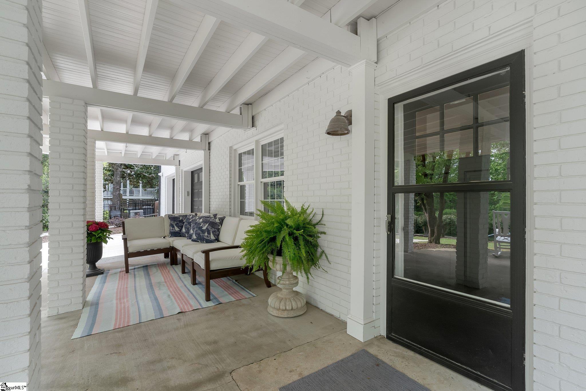 143 W Seven Oaks Drive