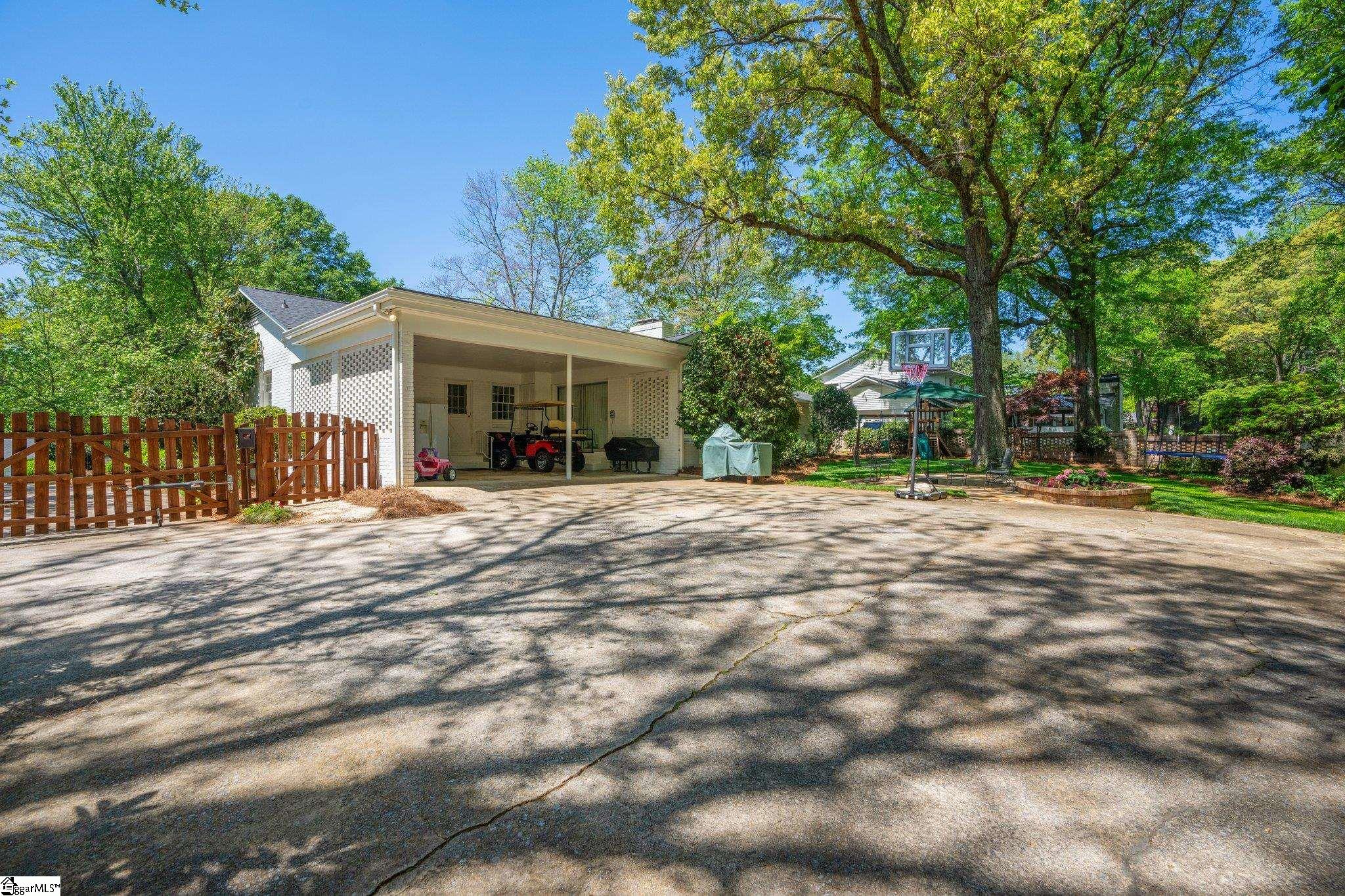 421 E Seven Oaks Drive