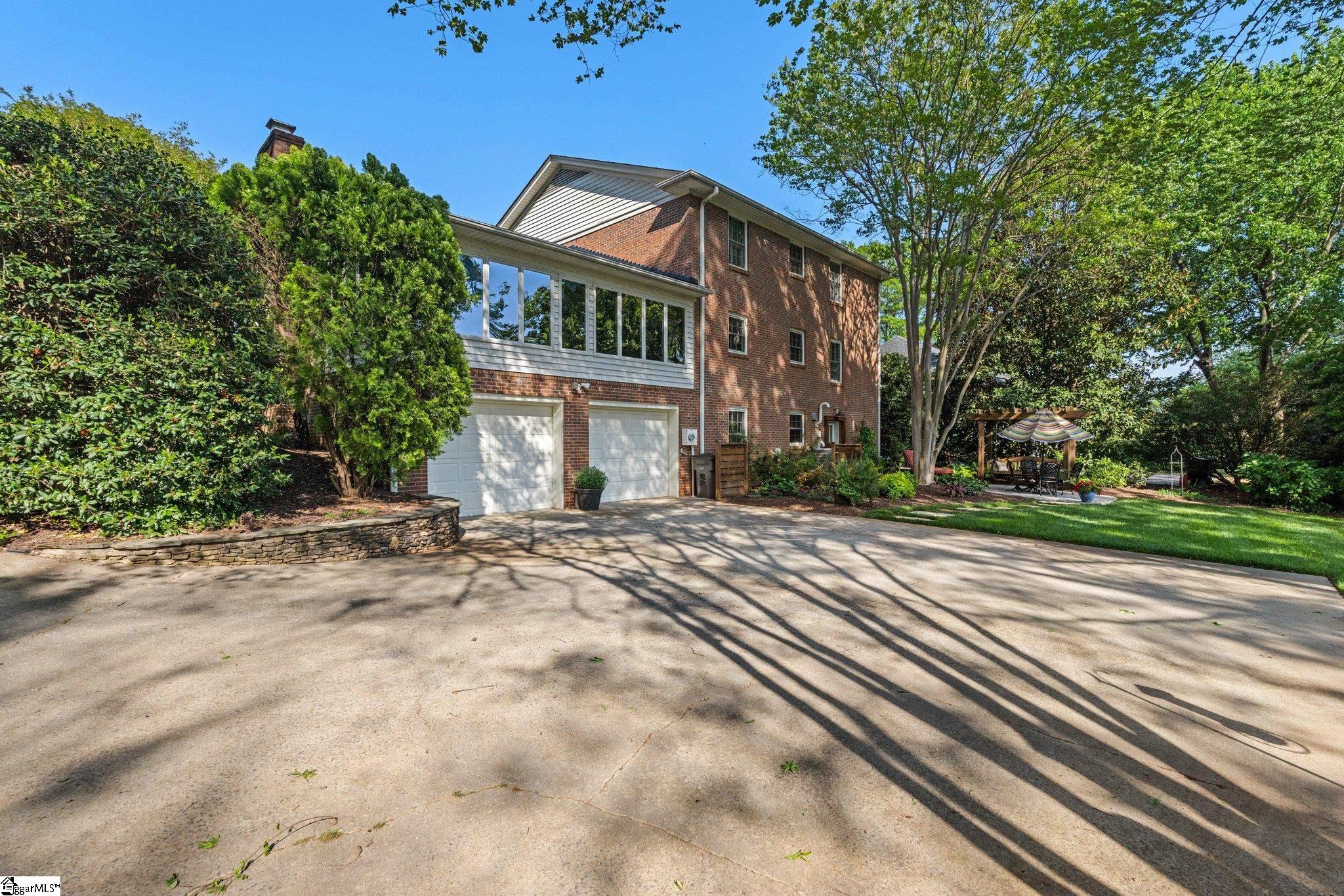 416 E Seven Oaks Drive