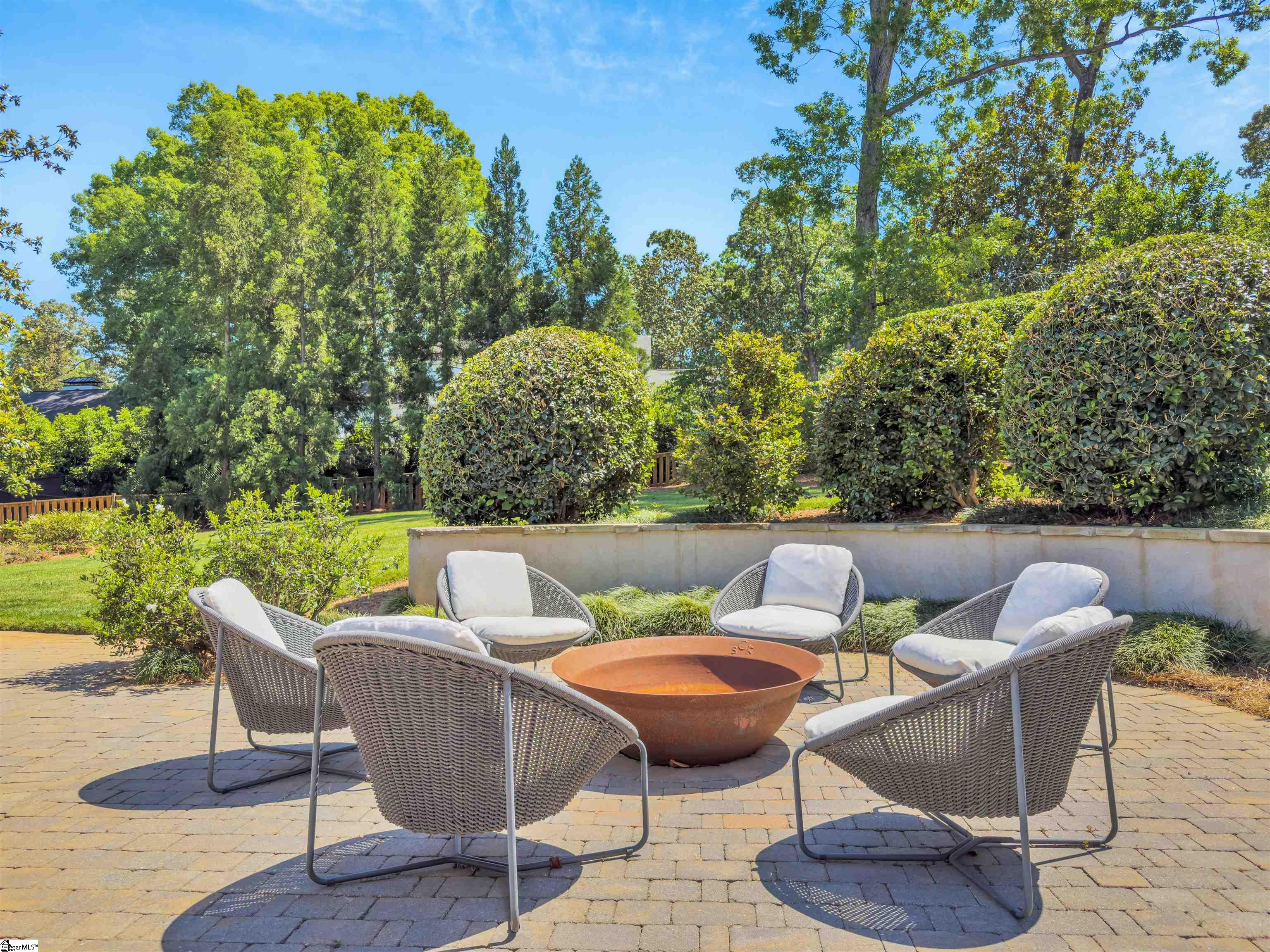 14 Chanticleer Drive