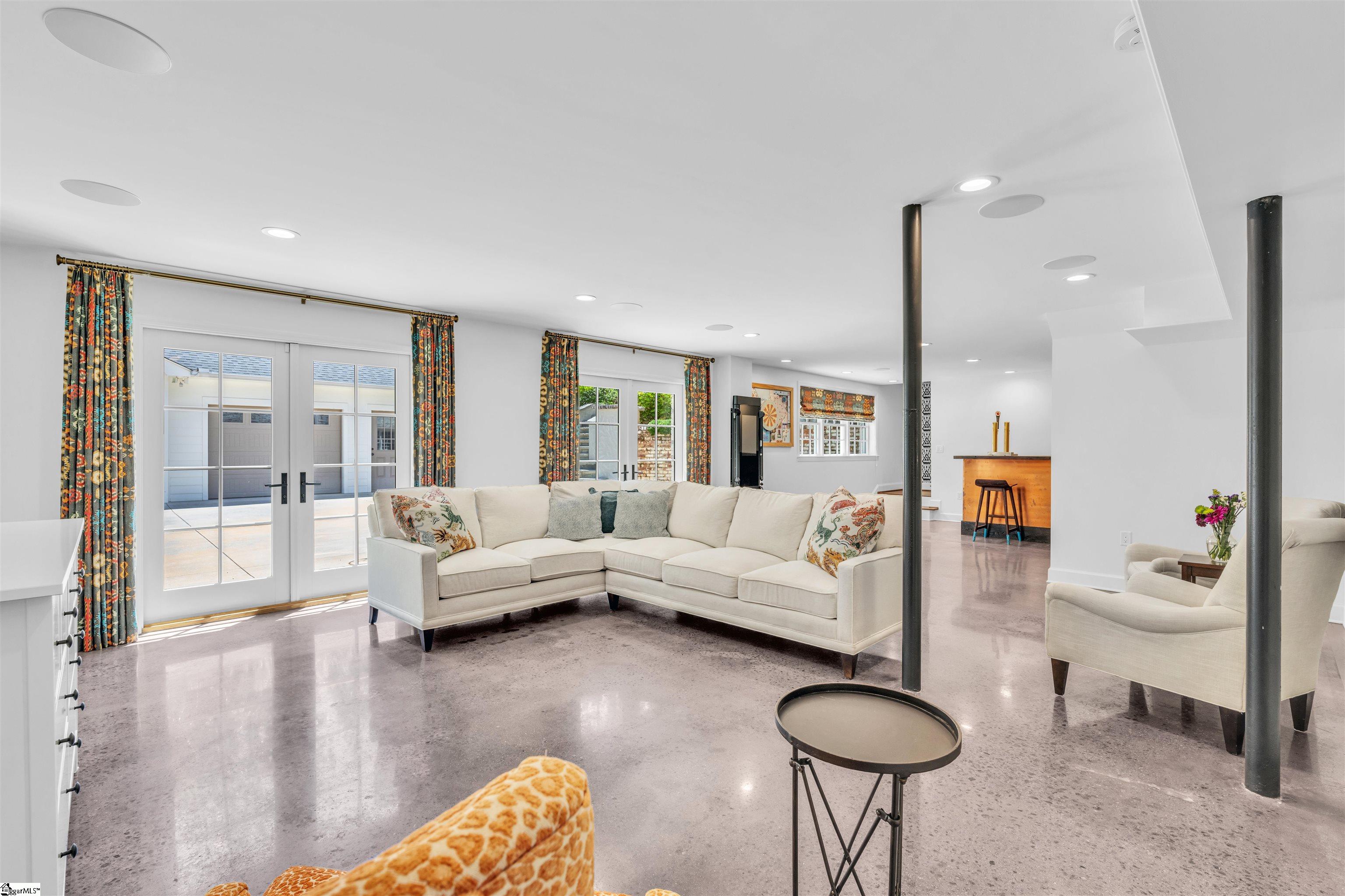 14 Chanticleer Drive
