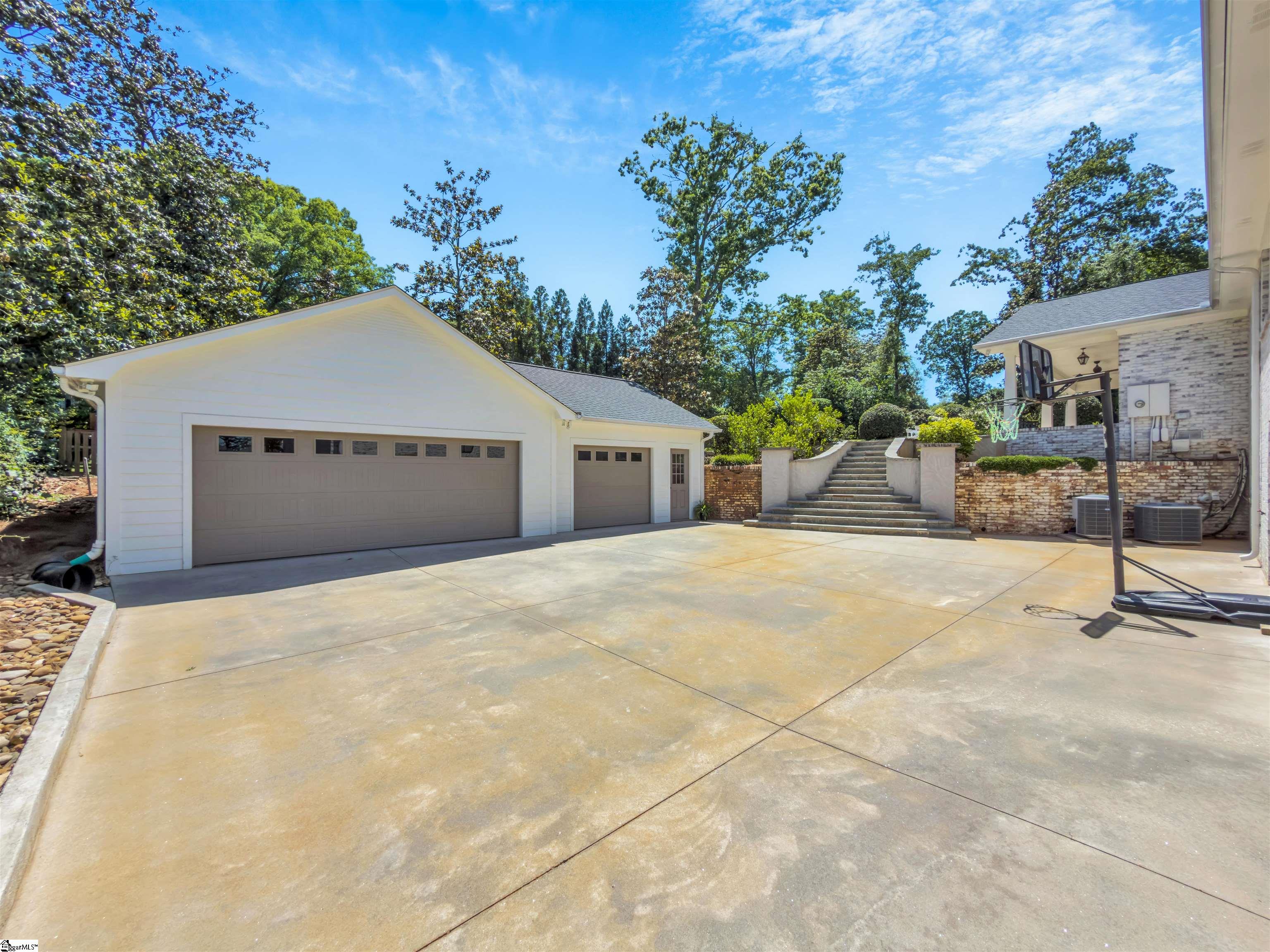 14 Chanticleer Drive