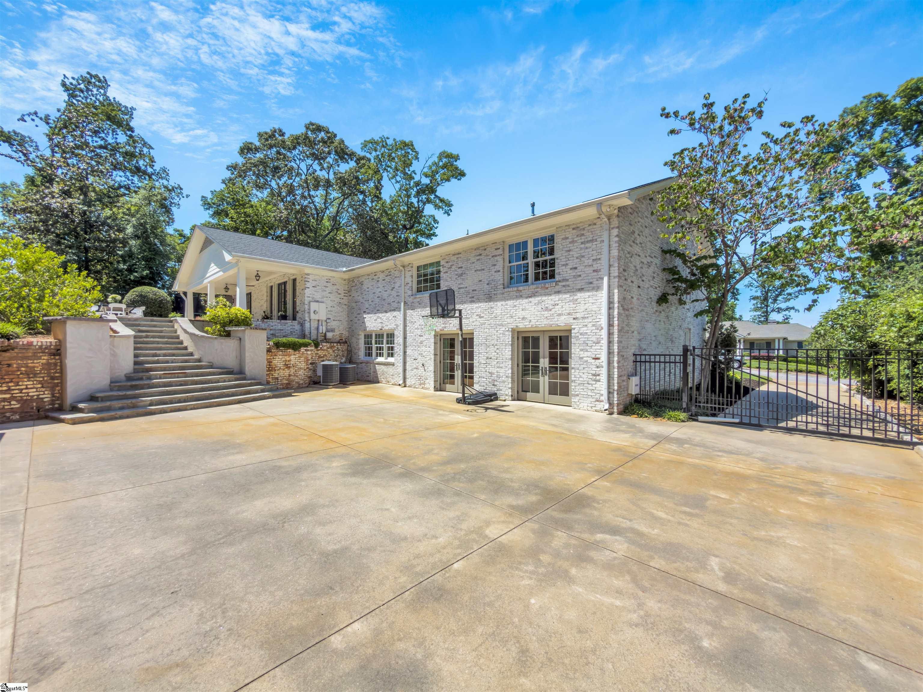 14 Chanticleer Drive