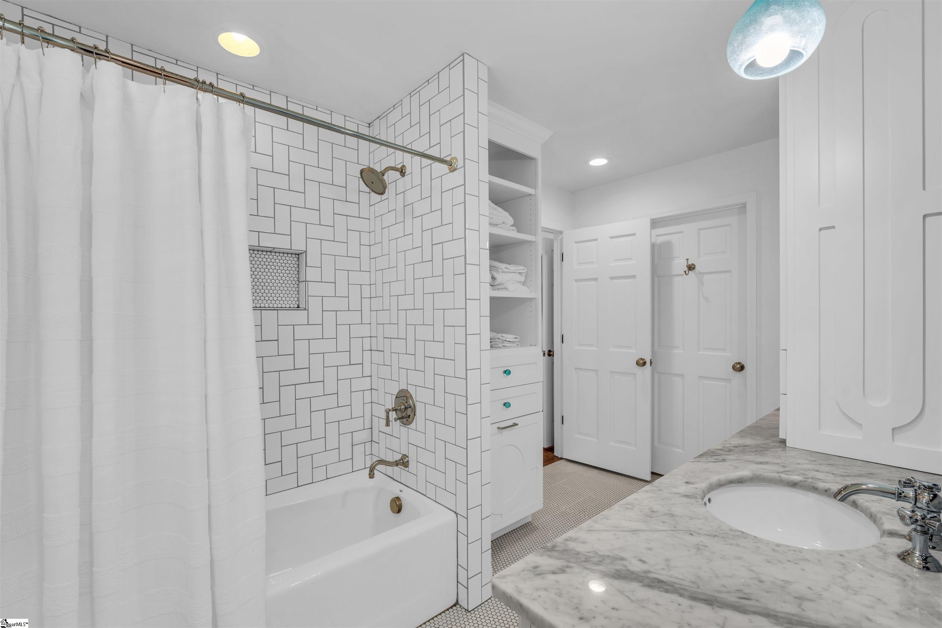 14 Chanticleer Drive
