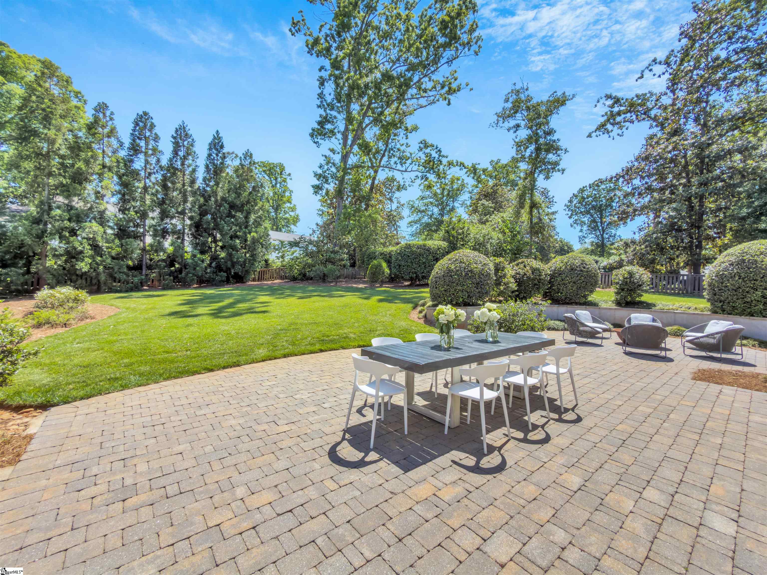 14 Chanticleer Drive