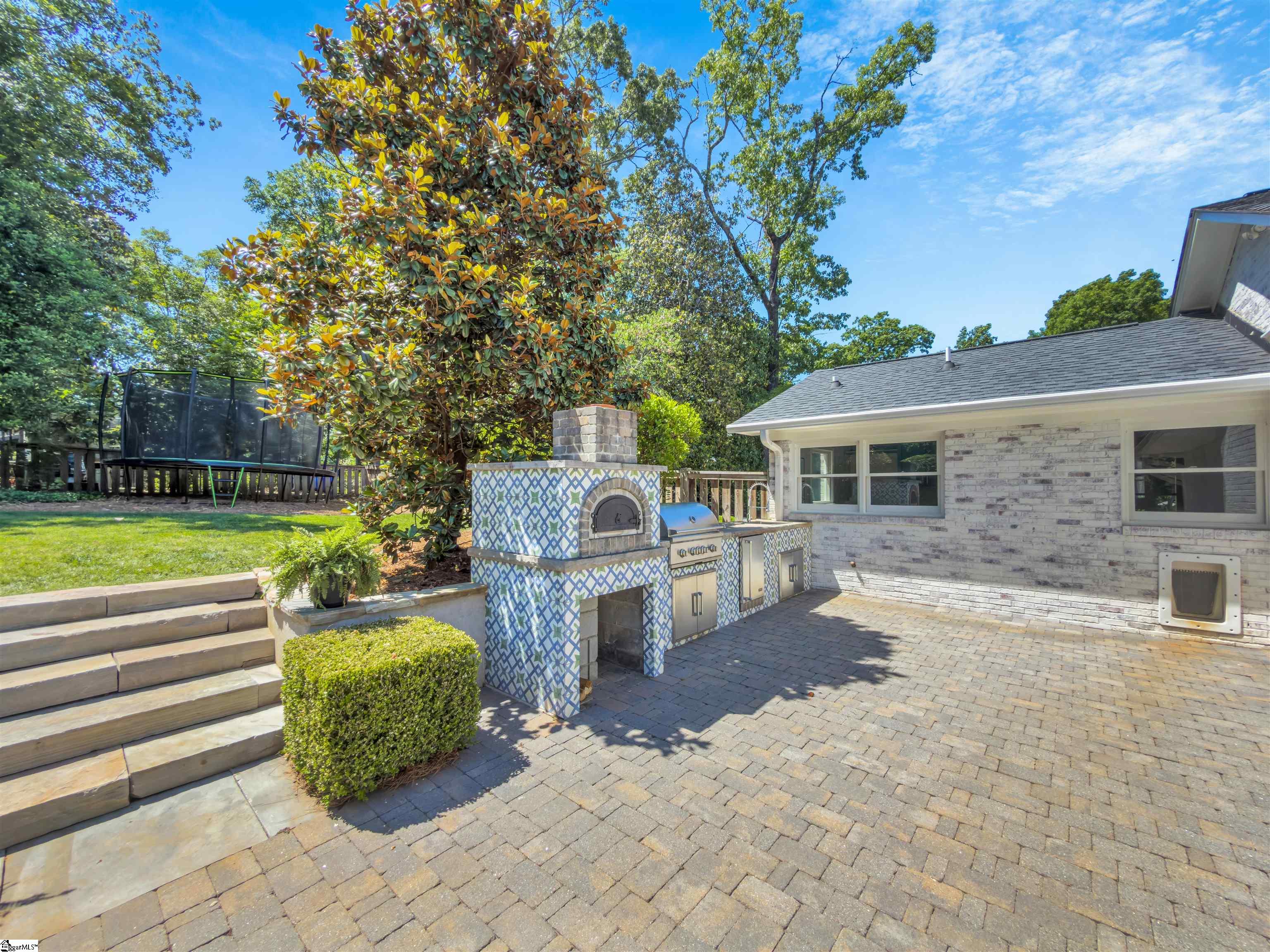 14 Chanticleer Drive