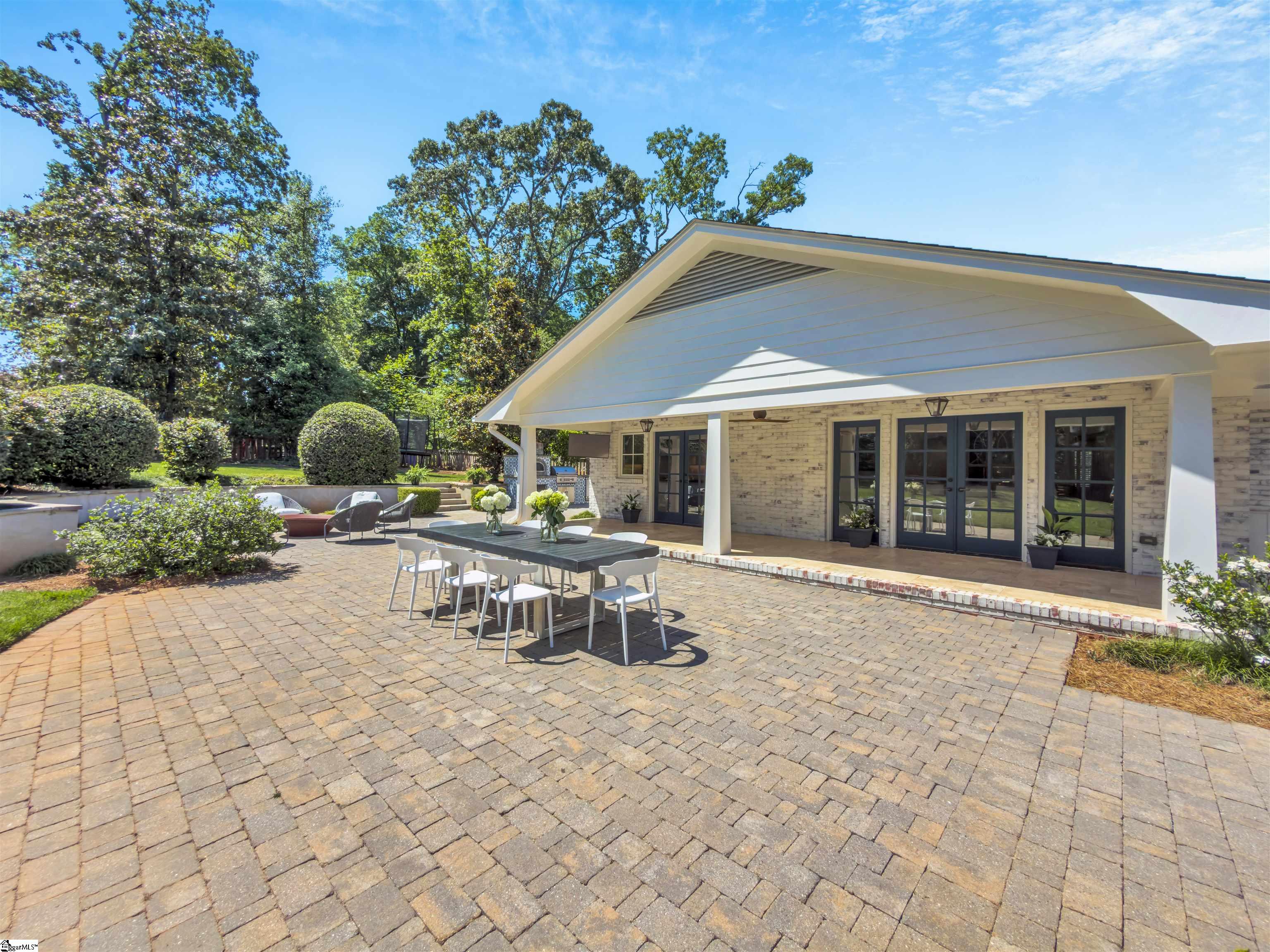 14 Chanticleer Drive
