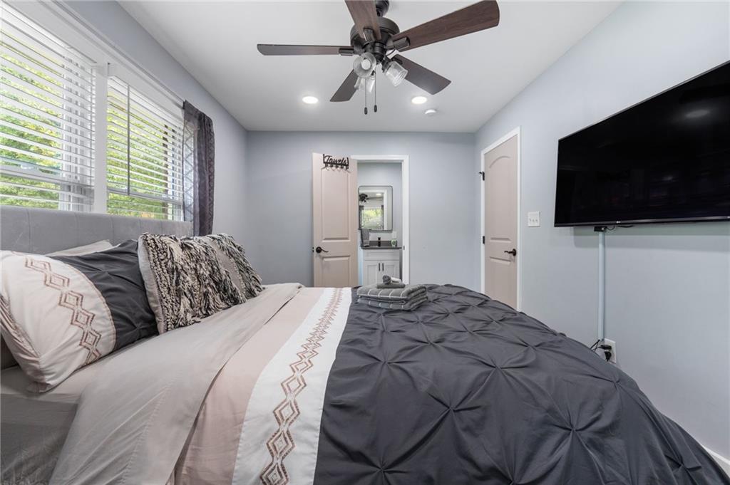 2734 Rollingwood Lane SE