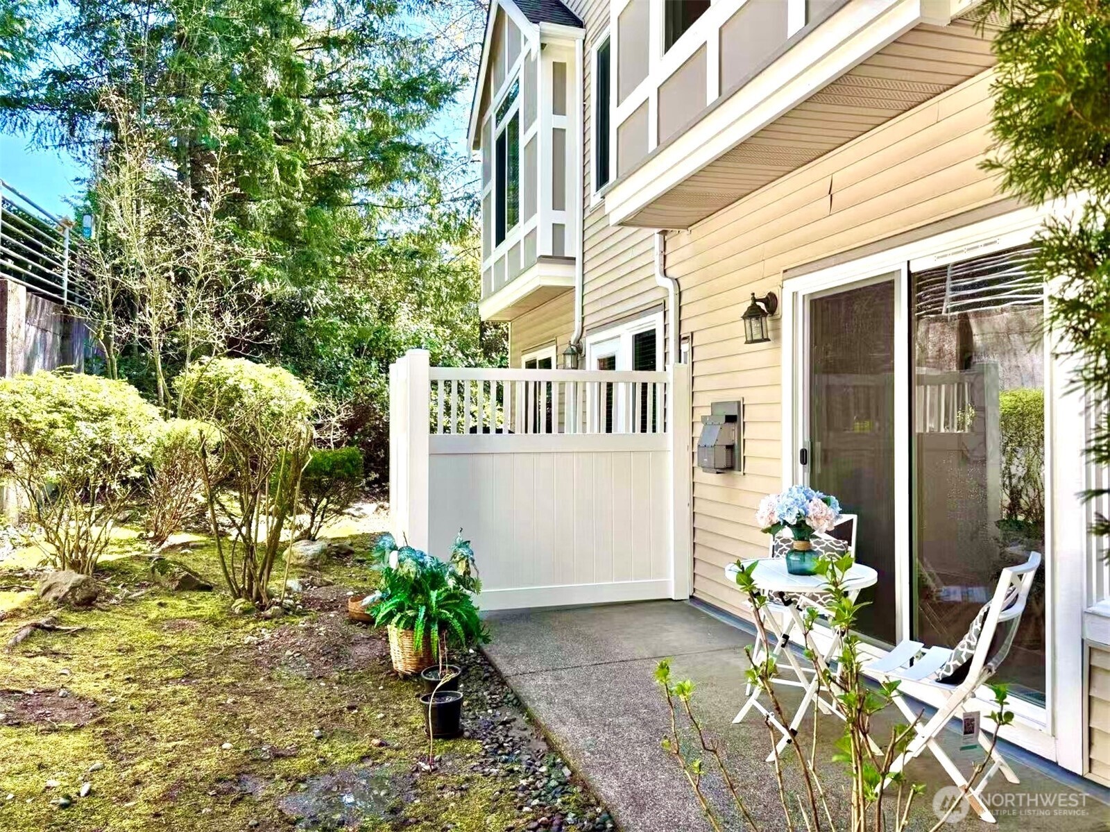 6557 SE Cougar Mountain Way Unit: 3