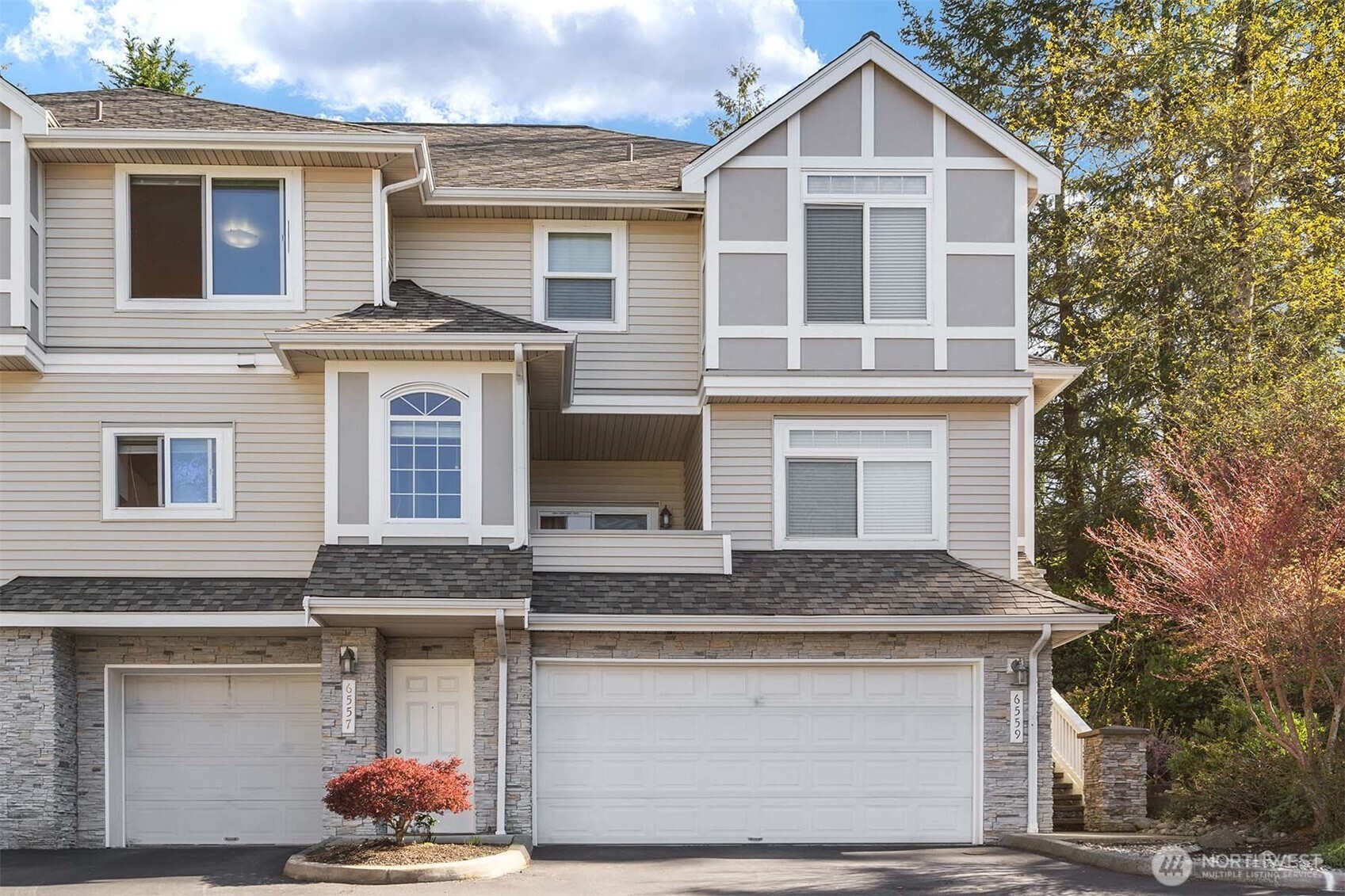 6557 SE Cougar Mountain Way Unit: 3